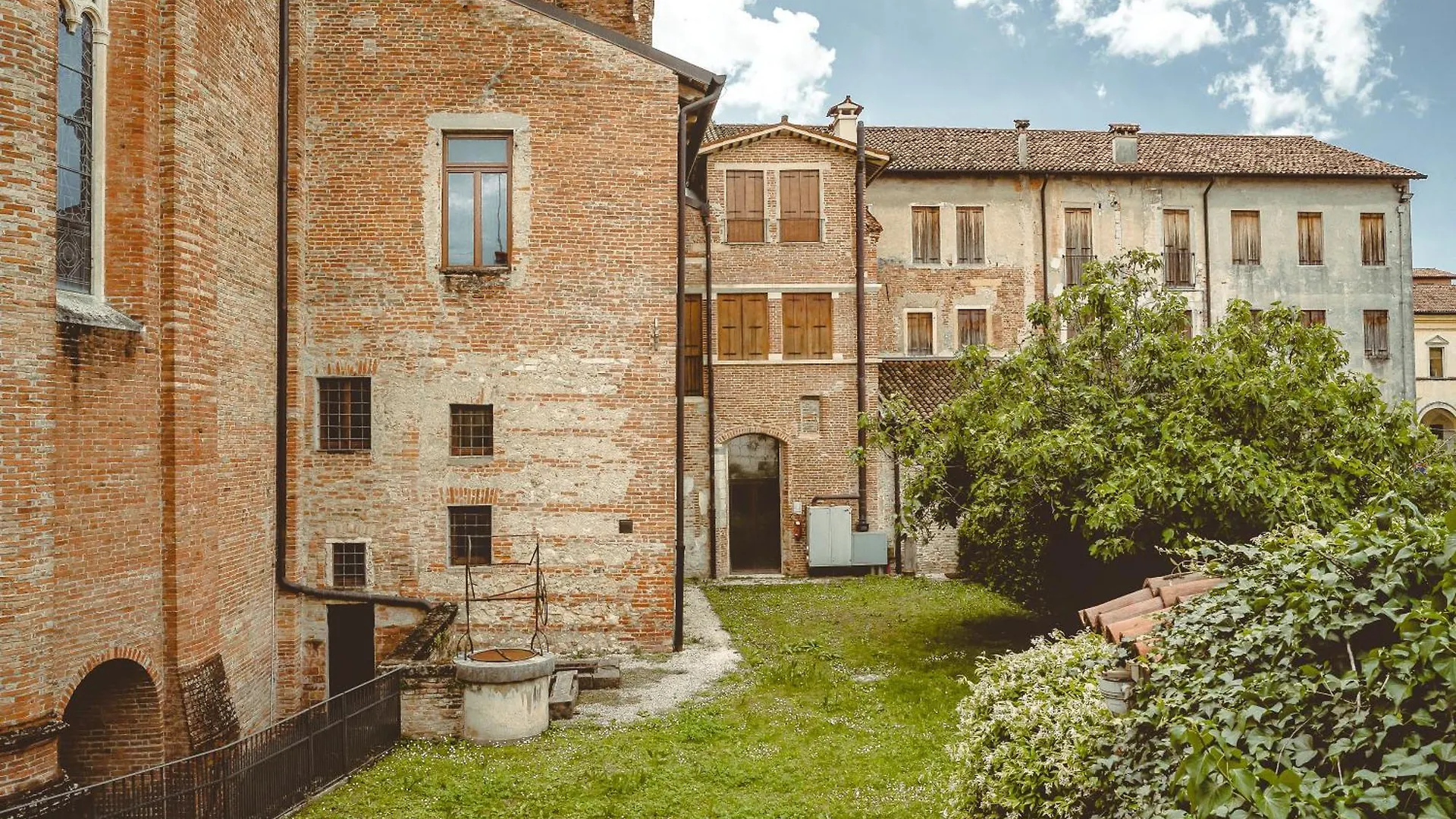 Bre Apartments - Aedes Vicenza 0*,  Italy